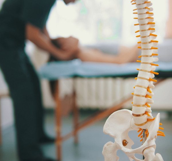 local chiropractor office for injuries with good reviews