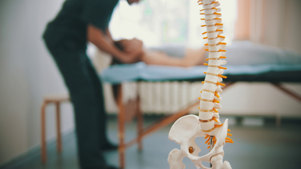 local chiropractor office for injuries with good reviews